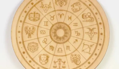 Plaque en bois astrologique
