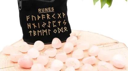 Runes en quartz rose du Brésil A