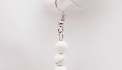Boucles d&rsquo;oreilles boule howlite