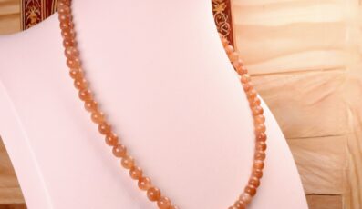 Collier Boule en pierre de soleil