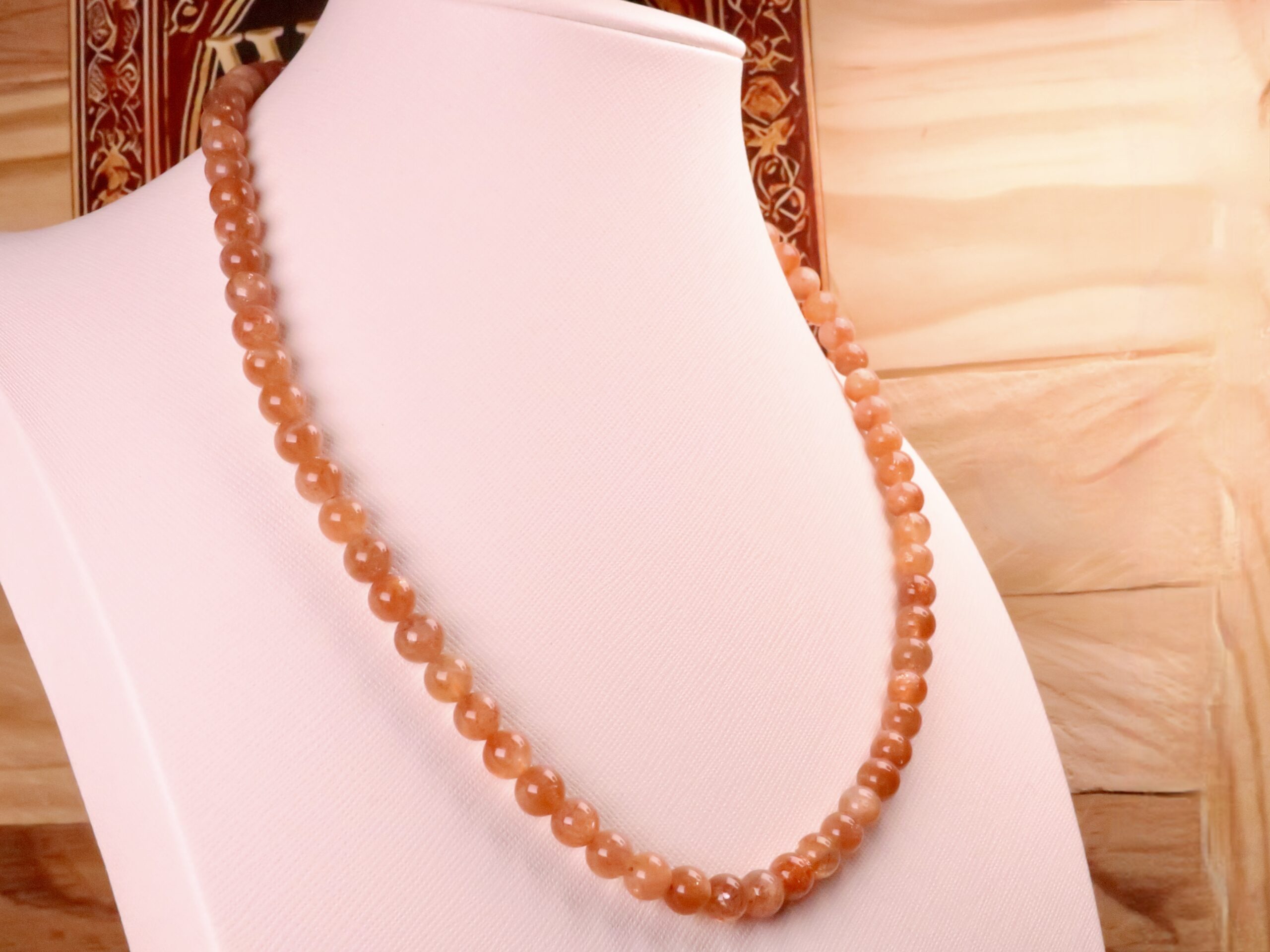 Collier Boule en pierre de soleil