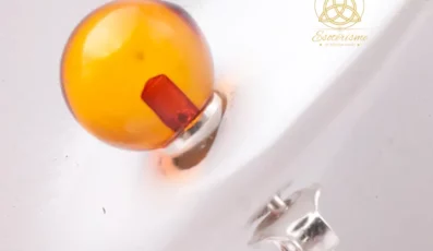 Boucles d&rsquo;oreilles clou ambre cognac