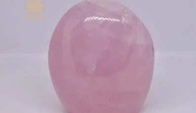 Pierre forme libre en Quartz Rose A 529g