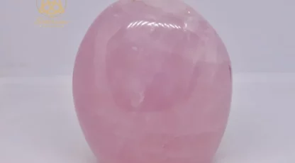 Pierre forme libre en Quartz Rose A 529g