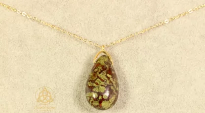 Pendentif Goute Sautoir Jaspes sang de dragon