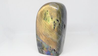 Forme libre labradorite violette (586g)