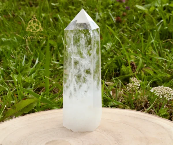 Pointe-en-cristal-de-roche-esoterisme-by-william-wood