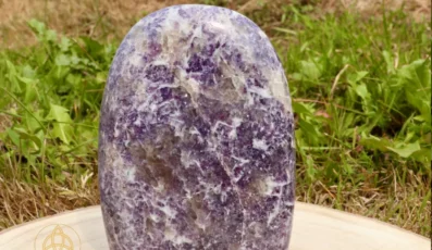 Pierre forme libre en lépidolite (520g)