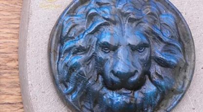 TÊTE DE LION 50MM LABRADORITE AA+