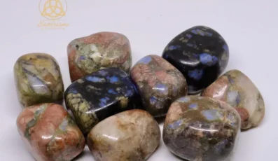 Pierre roulée BLEUE LIBÉRITE CUBIQUE 