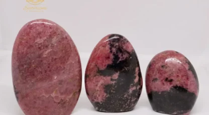 Pierre forme libre en Rhodonite A