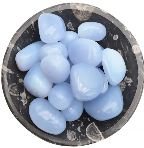 pierre-roulée-calcedoine-bleue-esoterisme-by-william-wood