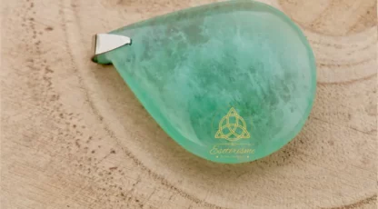 Pendentif pierre plate goutte fluorine verte A