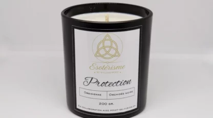 Bougie parfumée avec une pierre à l’intérieur obsidienne noire