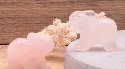 Eléphant en quartz rose  A