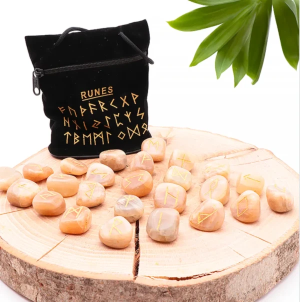 RUNES EN PIERRE DE LUNE BEIGE