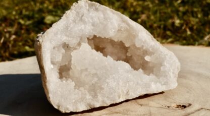 Mini Géode Cristal de roche (322g)