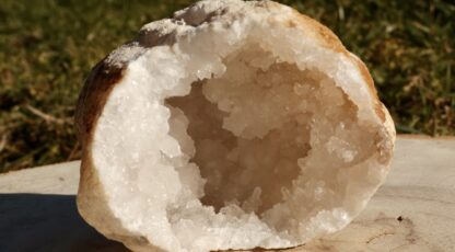 Mini Géode Cristal de roche (275g)