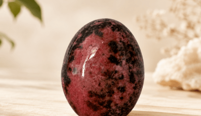 Pierre forme libre Rhodonite (343g)