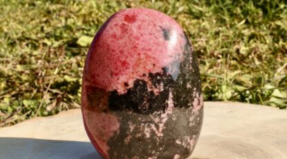 Pierre forme libre Rhodonite (684g)