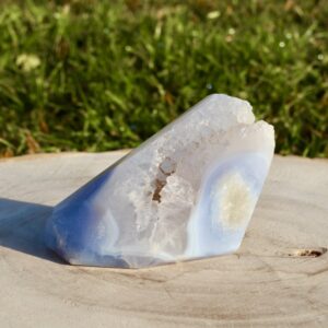 Cristal de calcédoine bleue cristallisée (M3)