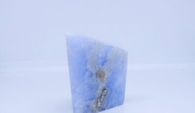 Cristal de calcédoine bleue cristallisée(M1)