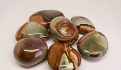 Pierre roulée en Jaspe POLYCHROME