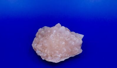 Pierre brute Quartz rose cristallisée (71g)