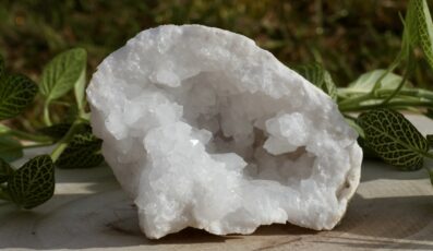 Mini Géode Cristal de roche (215g)