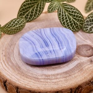 Pierre plate en calcédoine bleue