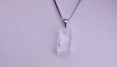 Pendentif Pierre Brute cristal de roche