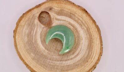 Galet lune aventurine verte