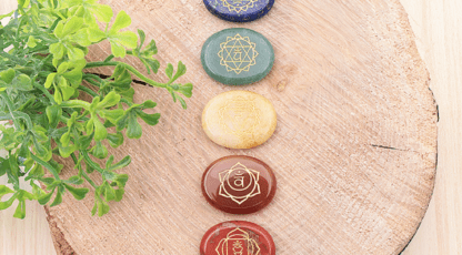 Lot Pierres Plates 7 Chakras Gravées