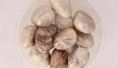 Pierre Roulée pierre de soleil et lune