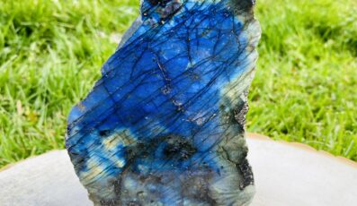 Forme libre 1 face polie labradorite (M3)