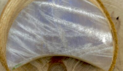 CROISSANT DE LUNE PIERRE DE LUNE BEIGE