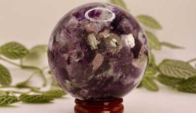 Sphère en lépidolite