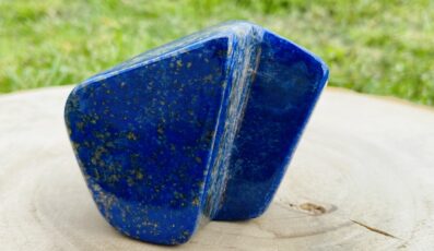 forme libre lapis lazuli (299g)