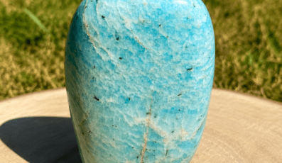 Pierre forme libre en amazonite (447g)