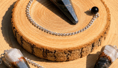 Pendule hexagonal en sardonyx