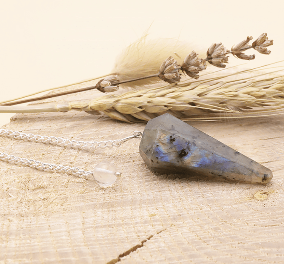 Pendule labradorite protection énergétique et intuition