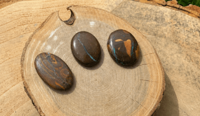 CABOCHON OPALE BOULDER
