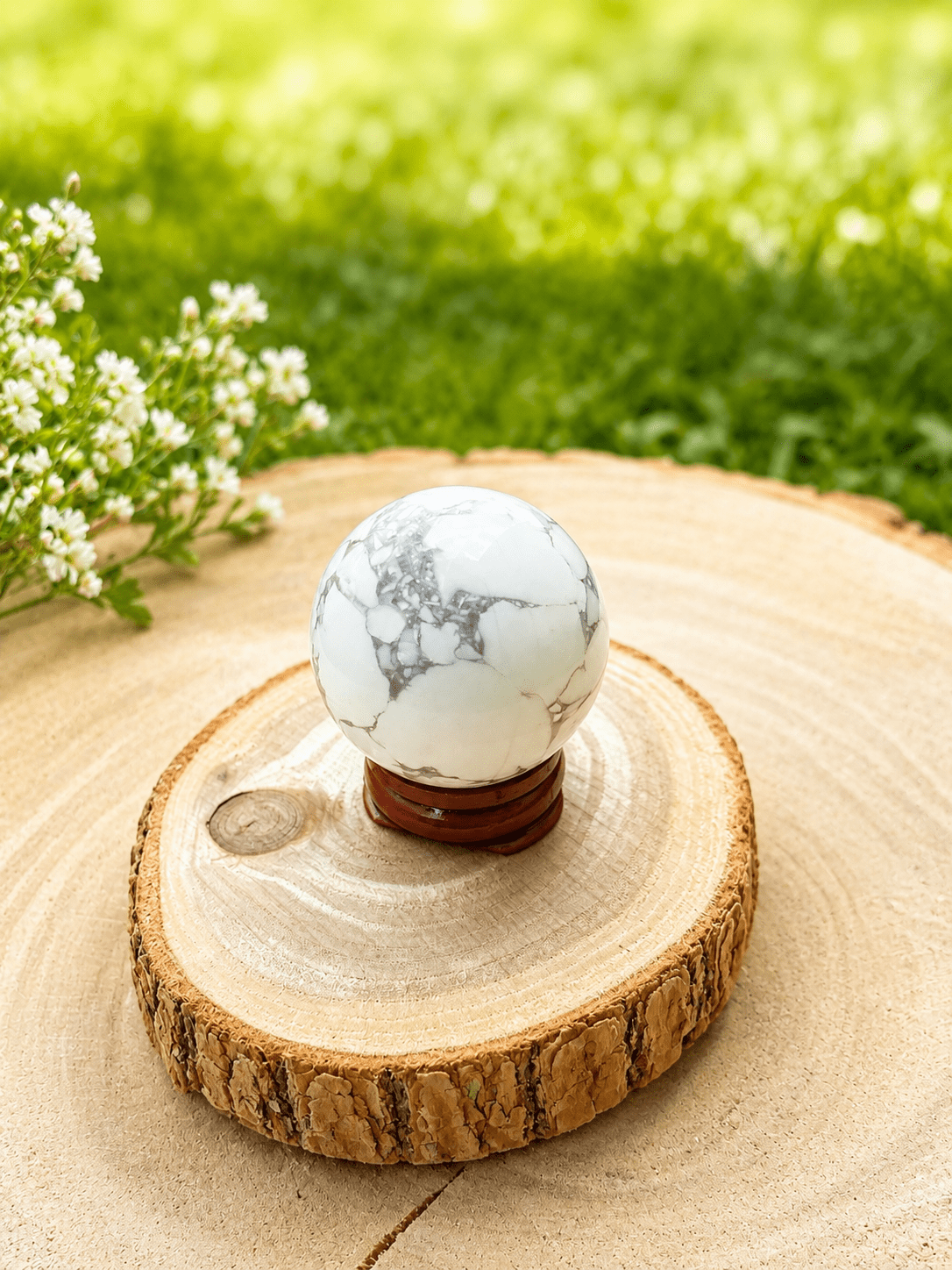Sphère howlite en pierre naturelle – calme intérieur, relaxation et bien-être