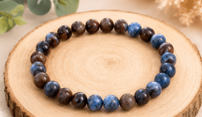 Bracelet boule en bois fossile bleu