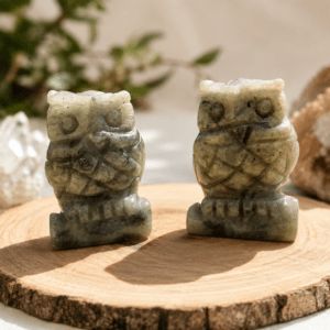 Chouette en Labradorite naturelle – symbole de protection et d'intuition en lithothérapie