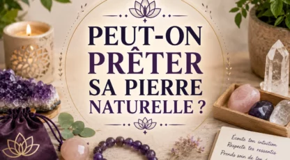Peut-on prêter sa pierre naturelle ? Illustration avec des pierres naturelles, un bracelet en améthyste, un quartz rose et un cristal de roche autour du thème du partage et de la lithothérapie.