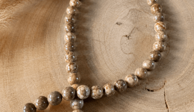 Fil de perles en Agate Fossile