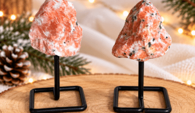 Calcite orchidée brute sur socle – 100 à 120 mm